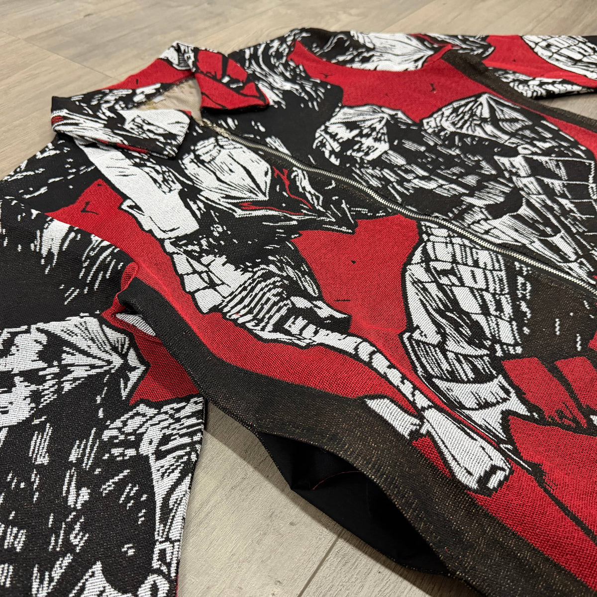BERSERK V3  TAPESTRY TEE