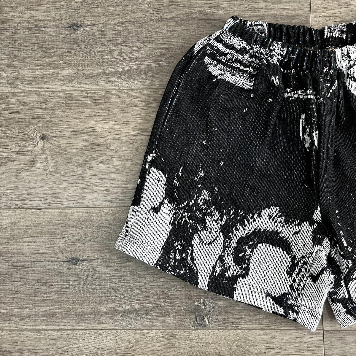 BLACK HIP TAPESTRY SHORT