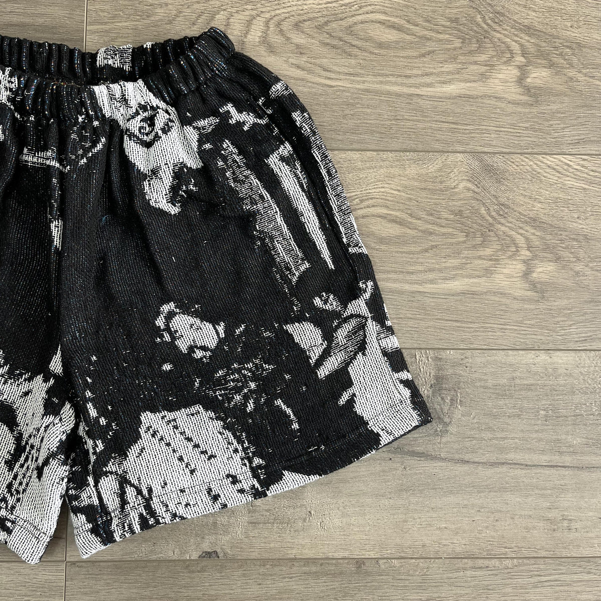 BLACK HIP TAPESTRY SHORT