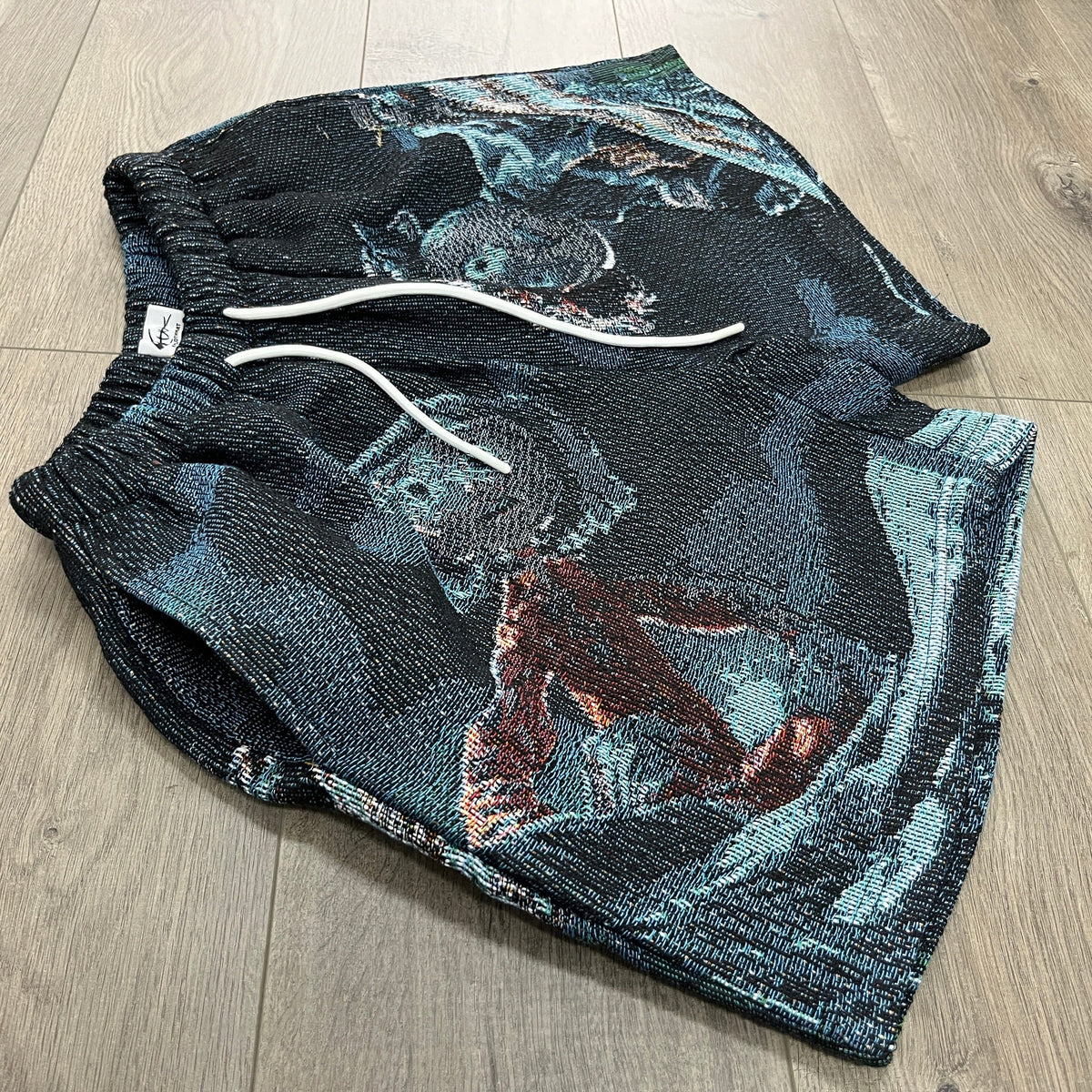 CORALINE TAPESTRY SHORTS