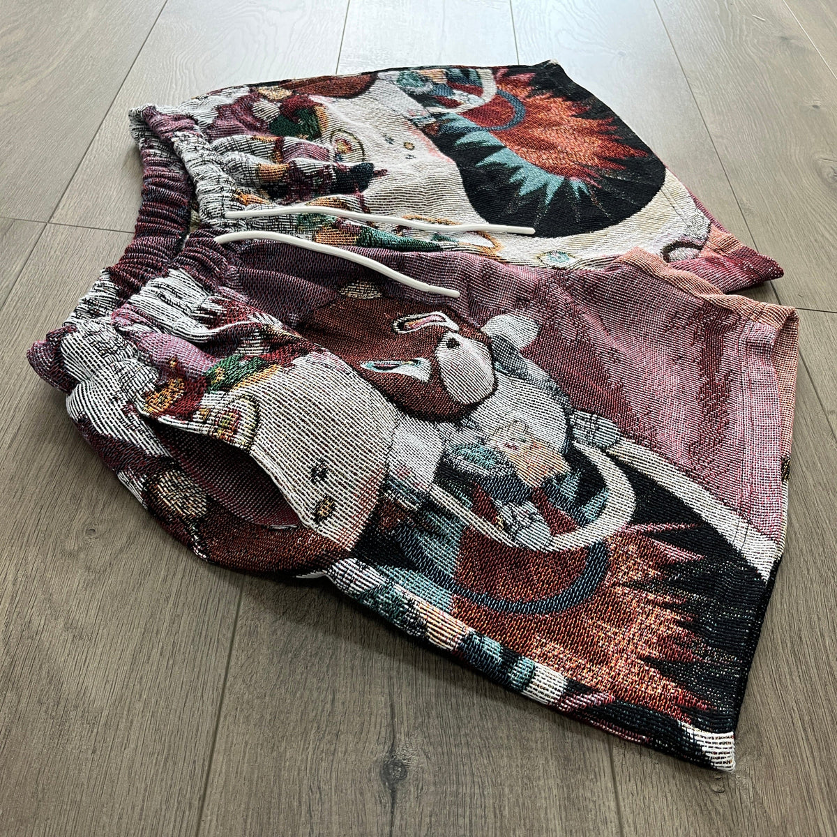 GRADUATION TAPESTRY SHORTS