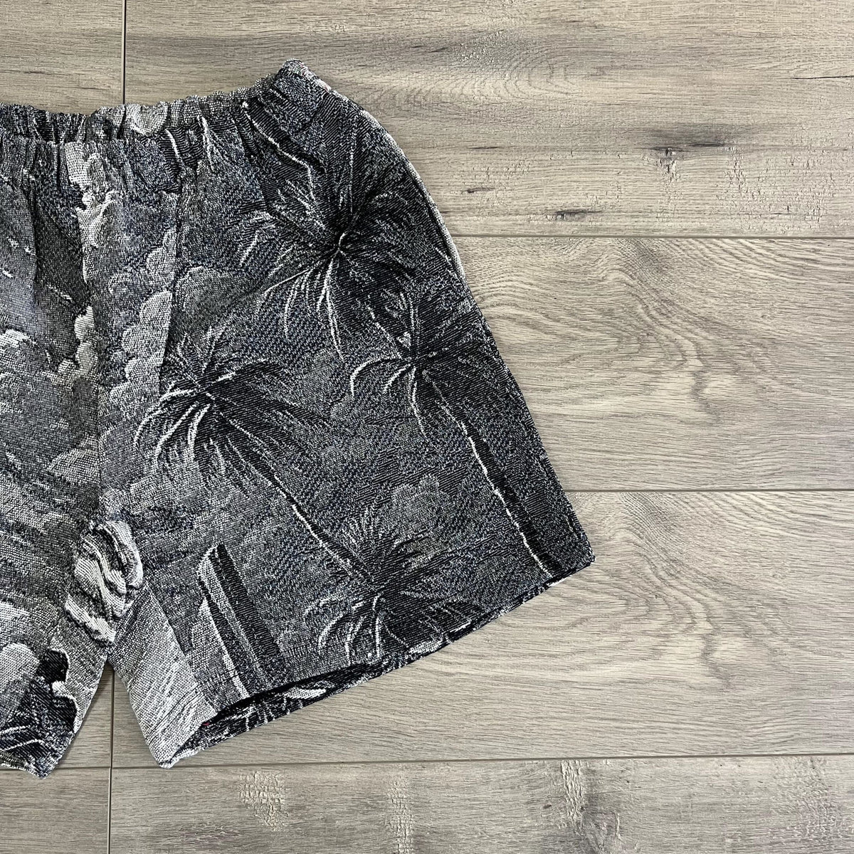 GREY CALIFORNIA TAPESTRY SHORTS