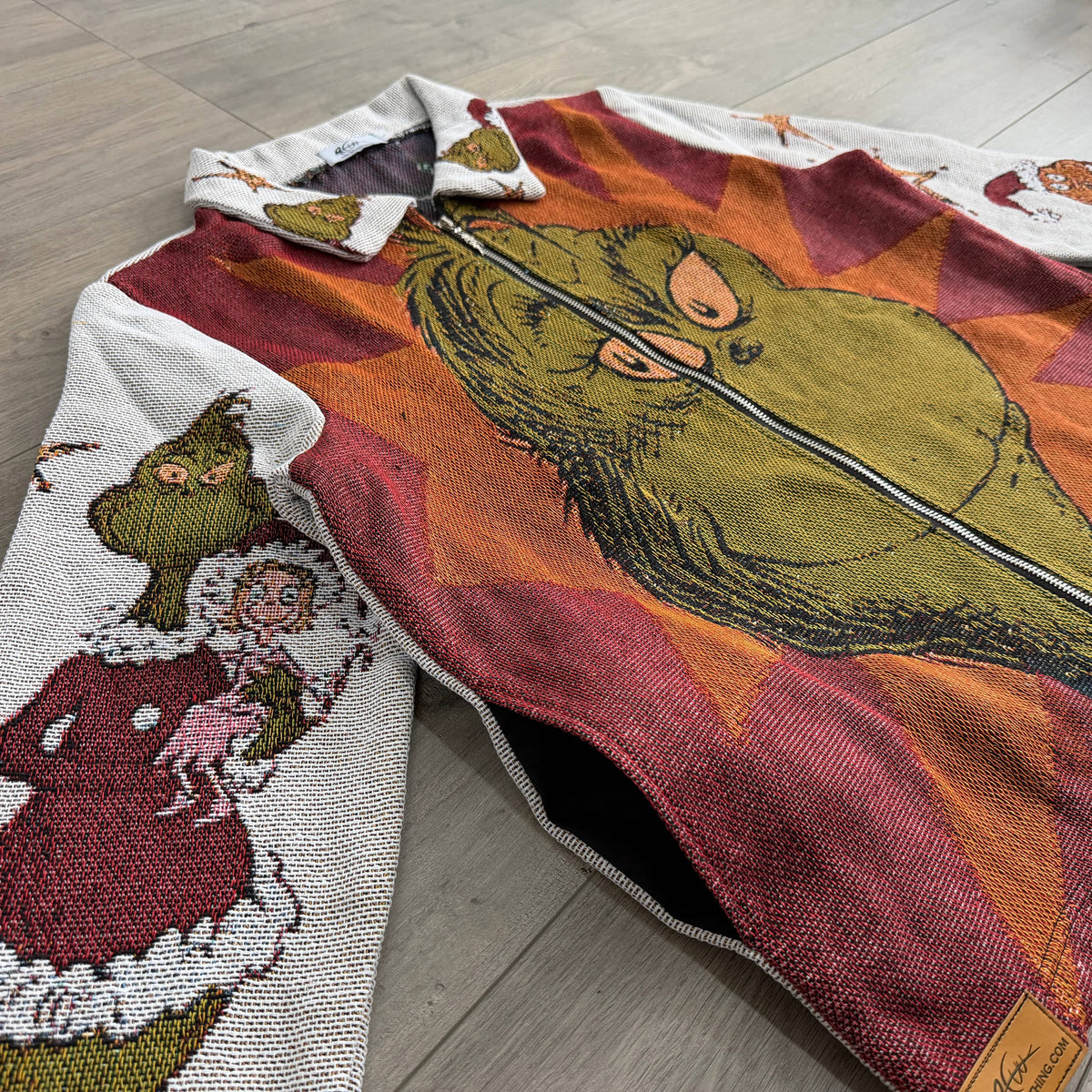 GRINCH TAPESTRY TEE