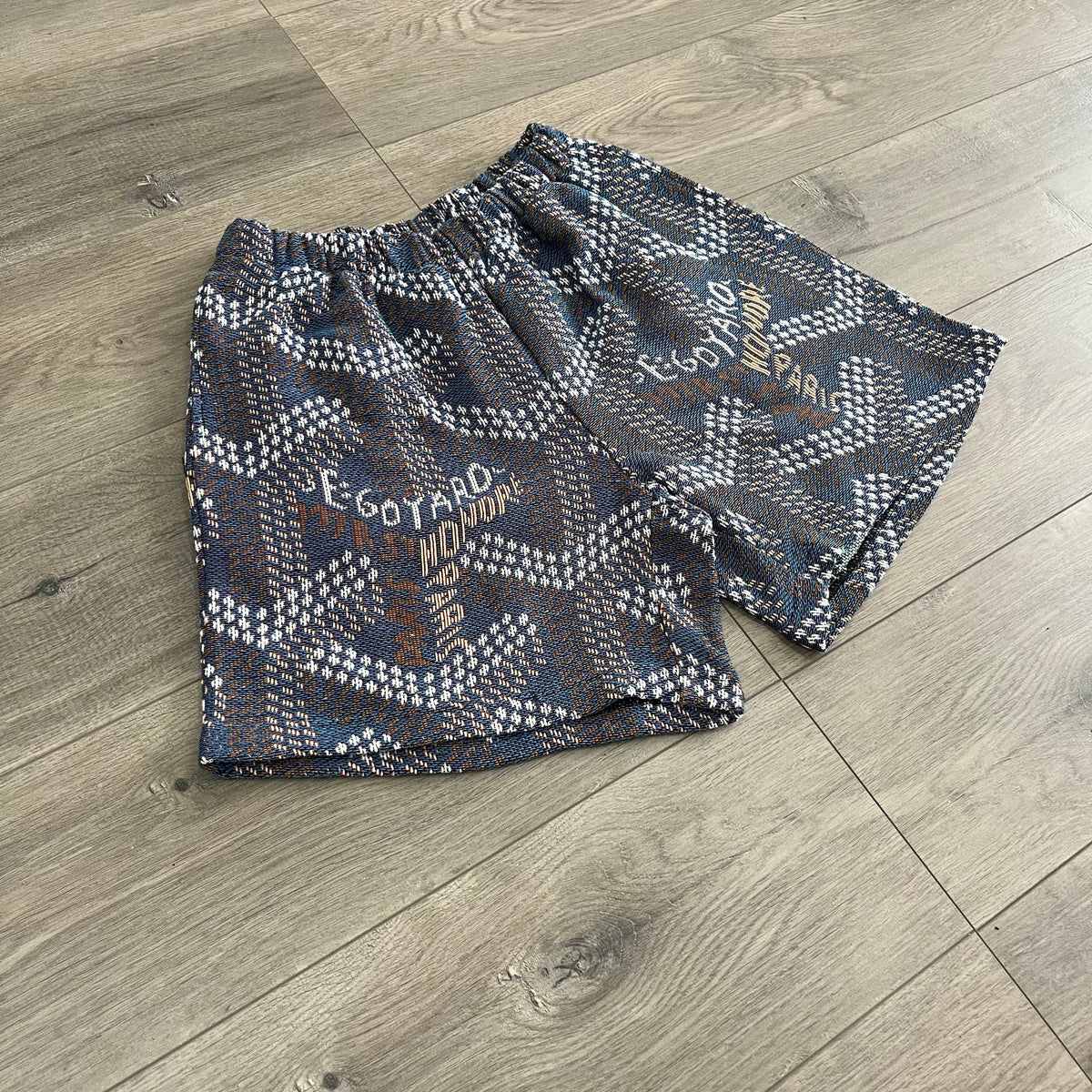 GY TAPESTRY SHORTS