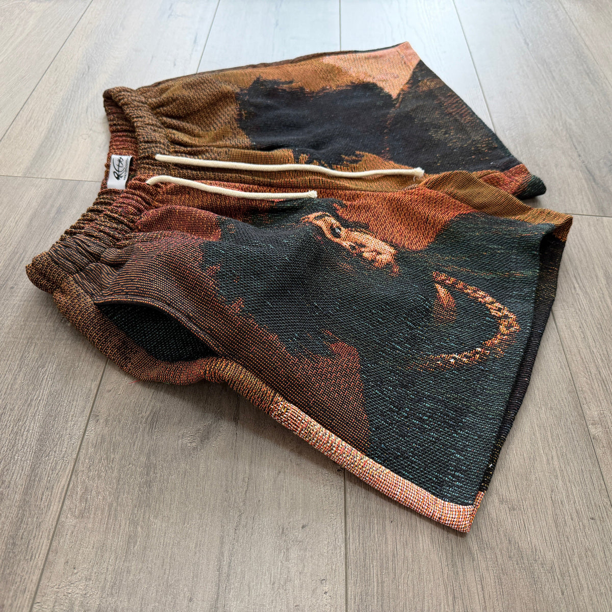 ROD TOUR TAPESTRY SHORTS