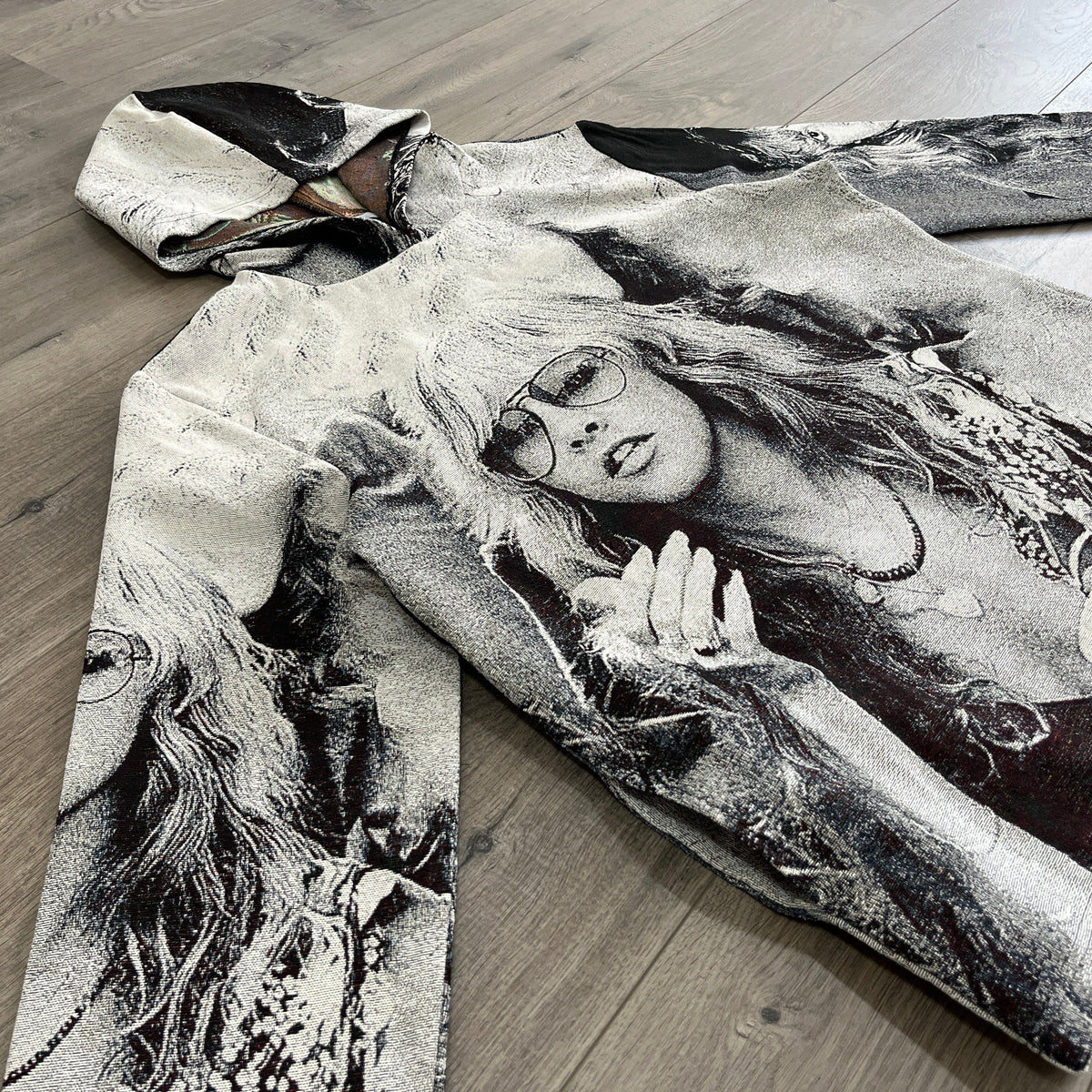 STEVIE TAPESTRY HOODIE