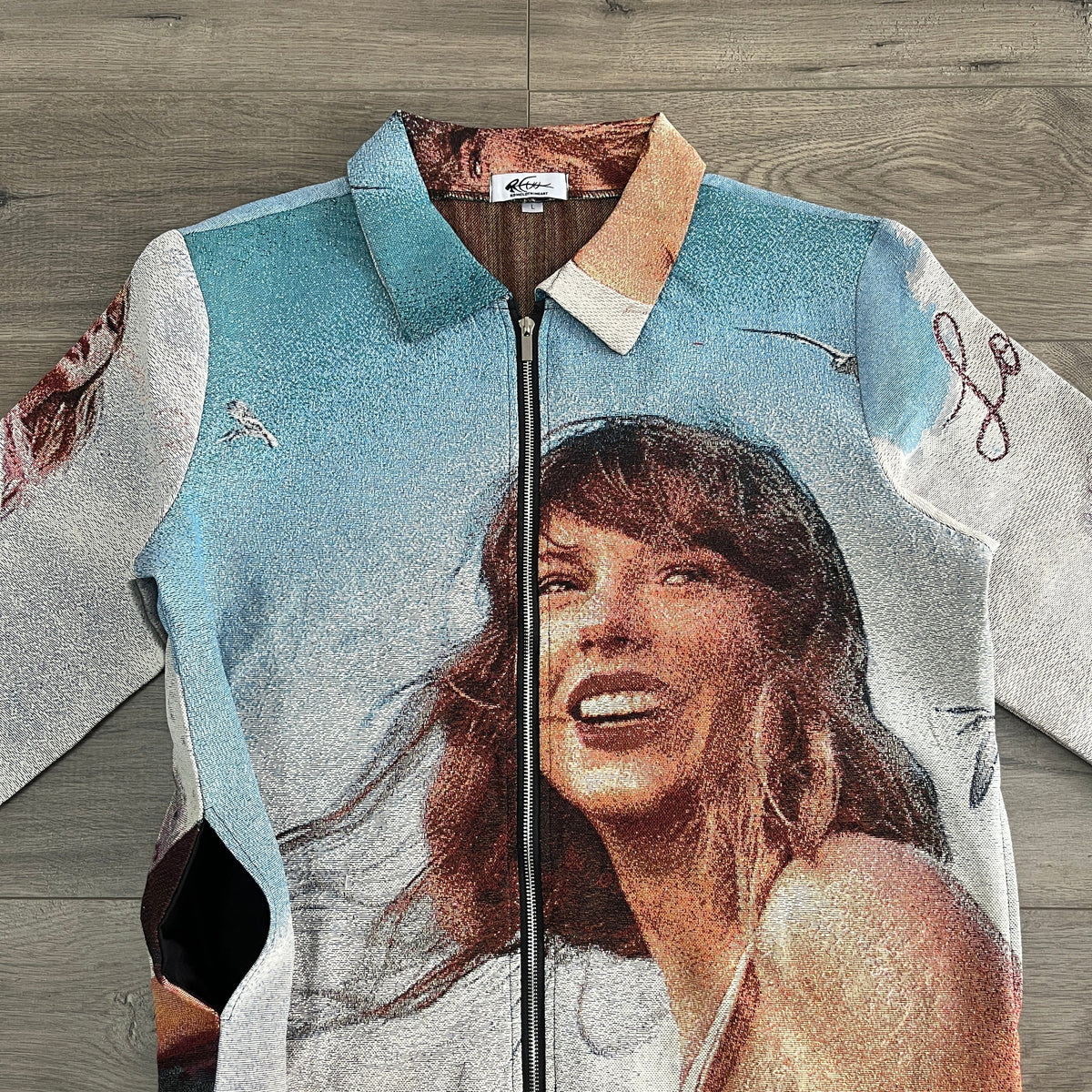 SWIFT TAPESTRY TEE
