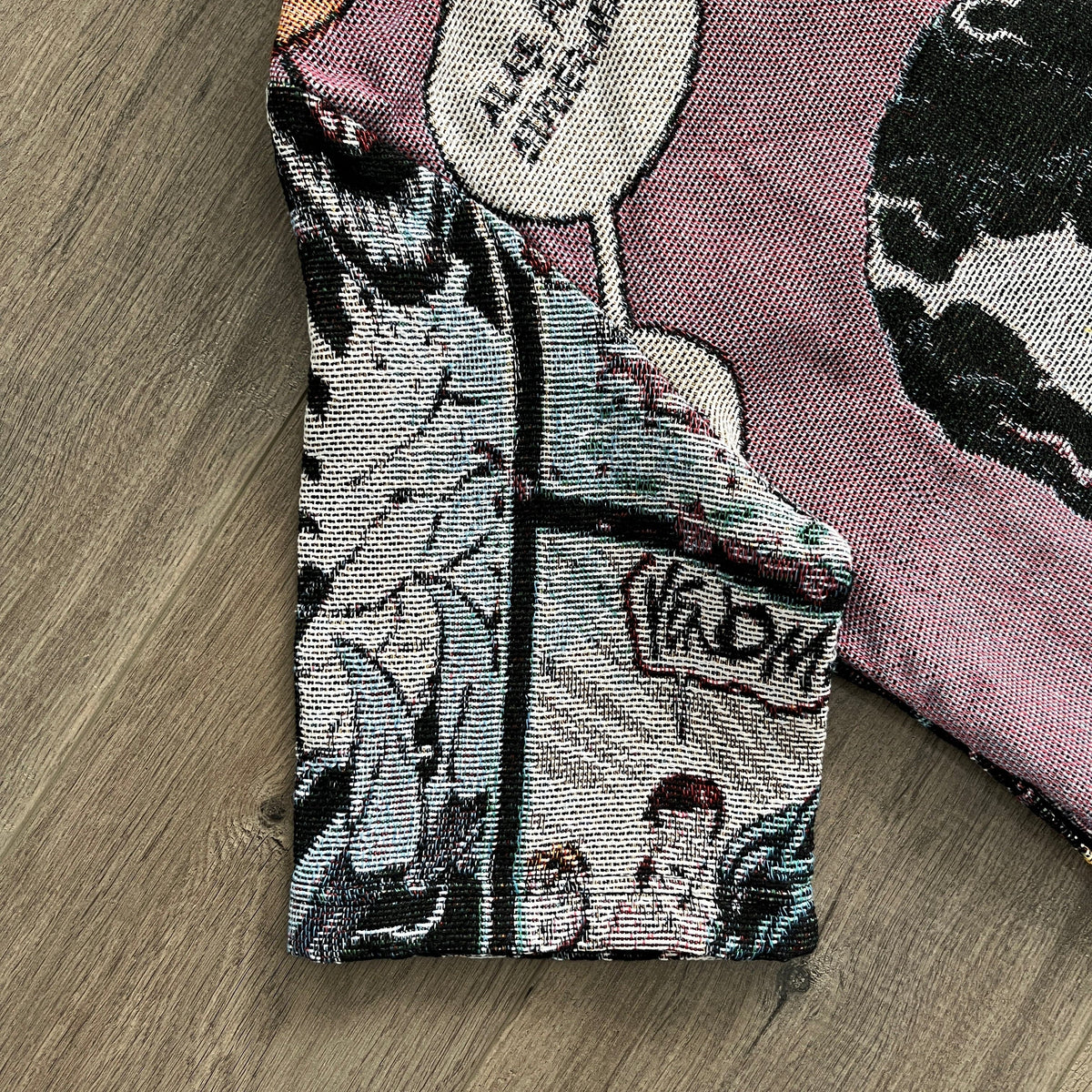 VENOM TAPESTRY TEE