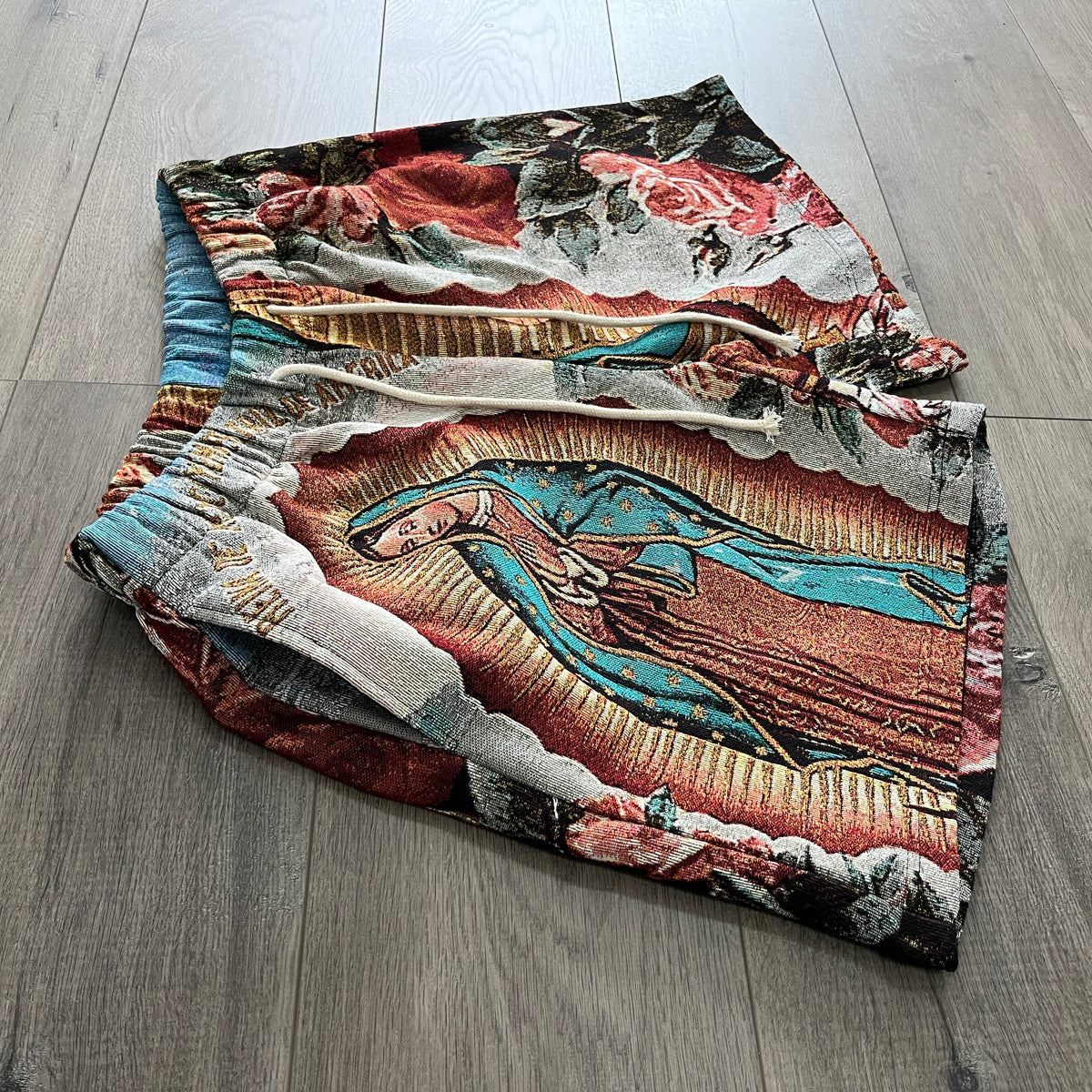 VIRGENCITA TAPESTRY SHORTS